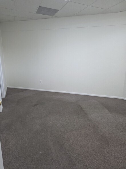 More Photos Of 44143-44147 20th St W, Lancaster Medical For Sale