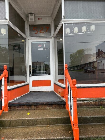 More Photos Of 525-527 Tremont Ave SW, Massillon Storefront Retail Residential For Lease