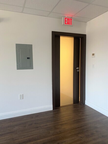 More Photos Of 1909 Great Neck Rd, Copiague Freestanding For Lease