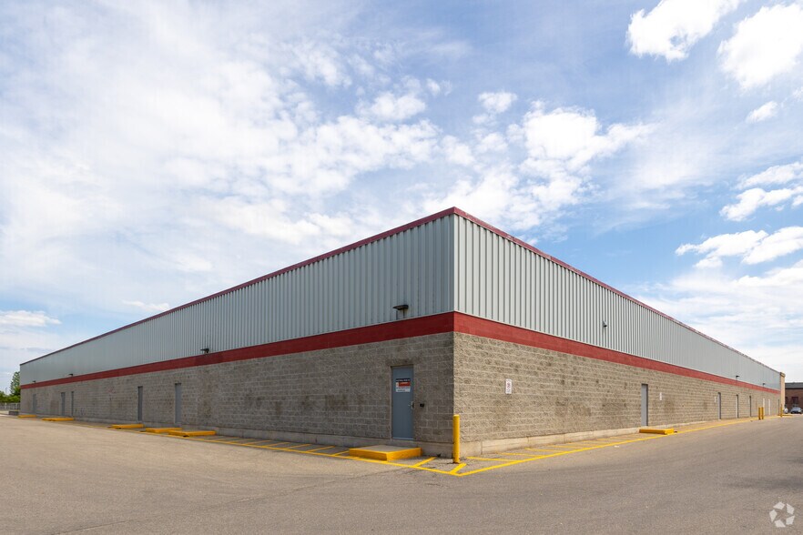 More Photos Of 130 Young St, New Tecumseth General Retail For Lease