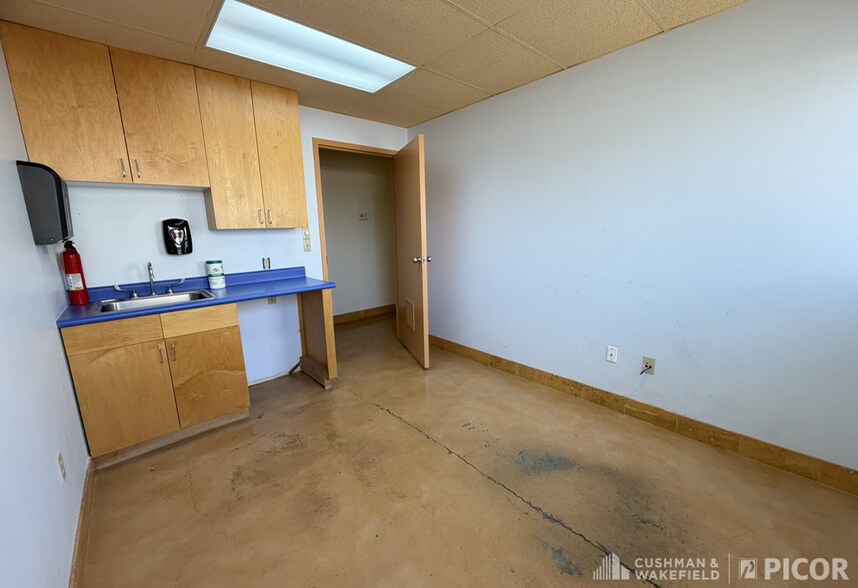 More Photos Of 1980 W Hospital Dr, Tucson Medical For Sale