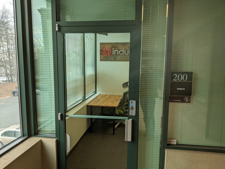 More Photos Of 416 Mccullough Dr, Charlotte Office For Lease