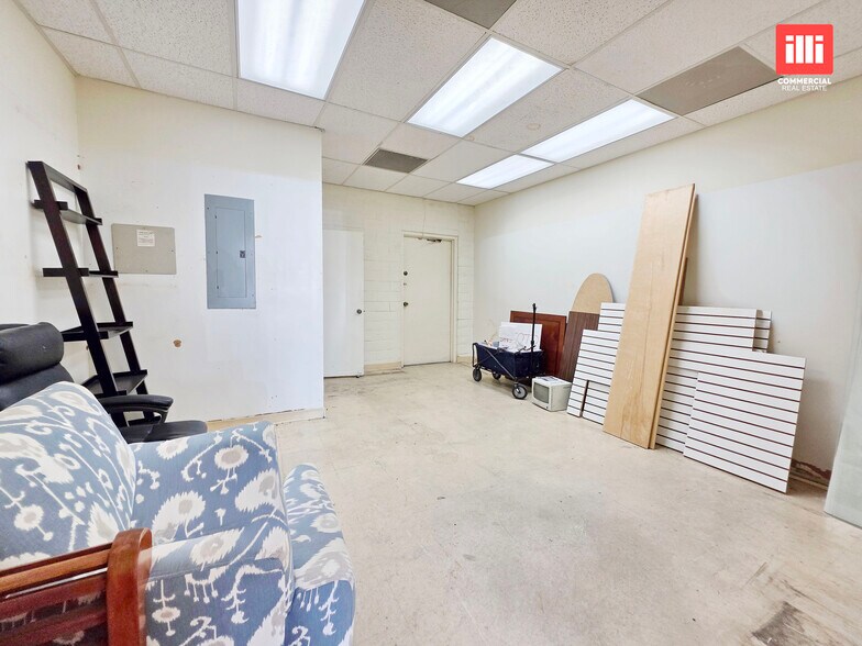 More Photos Of 18399-18409 Ventura Blvd, Tarzana Unknown For Lease