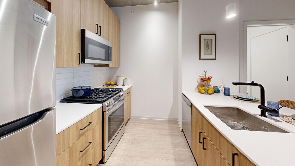 More Photos Of 1717 S Michigan Ave, Chicago Apartments For Lease