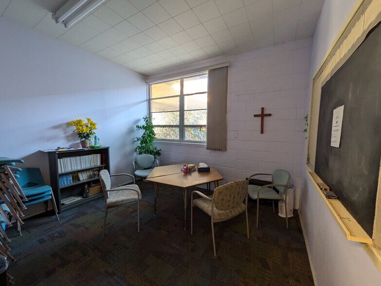 More Photos Of 210 Alvarado Dr SE, Albuquerque Religious Facility For Sale