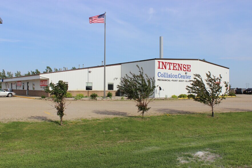 More Photos Of 5402 53rd Ave S, Fargo Auto Repair For Lease