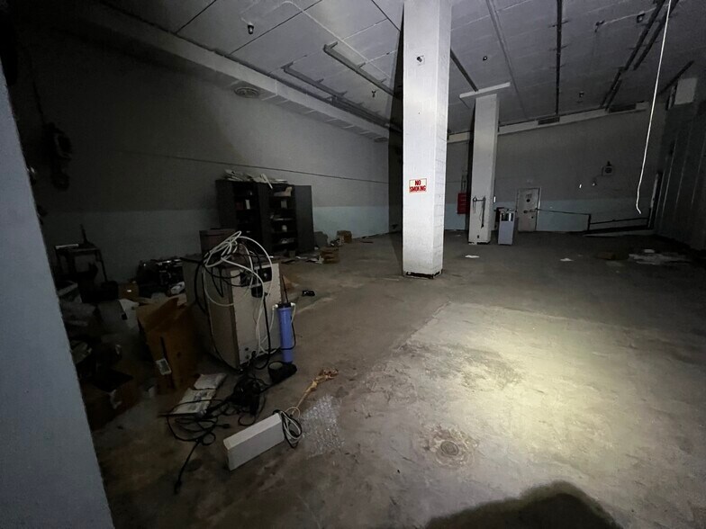 More Photos Of 19103 US-54, Encino Specialty For Sale