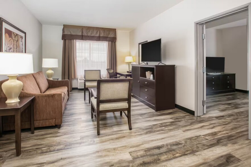 More Photos Of 431 Airport Fwy, Euless Hospitality For Sale
