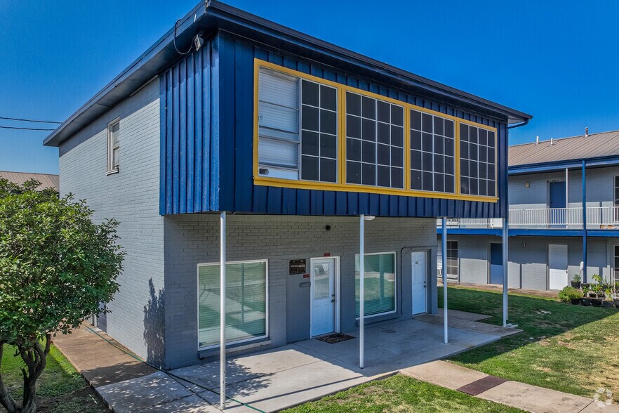 More Photos Of 2710 W Walnut St, Garland Apartments For Sale
