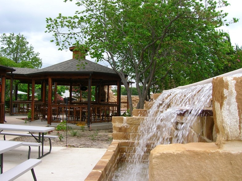 More Photos Of 316 Cooper St, Cedar Hill Restaurant For Lease