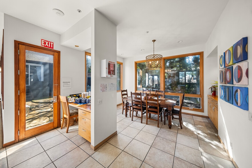 More Photos Of 8 Circle Rd, San Rafael Rehabilitation Center For Sale