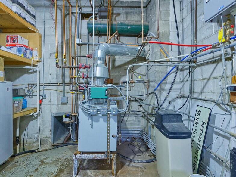 More Photos Of 410 1st St N, Winsted Office For Sale