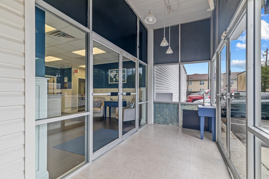 More Photos Of 1923 Lejeune Blvd, Jacksonville Office For Sale