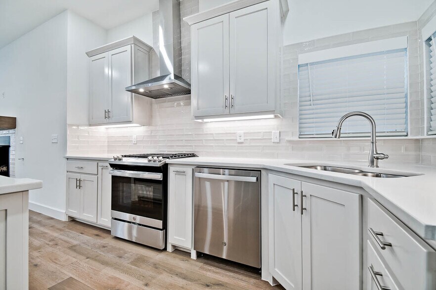 More Photos Of 502-510 W Persimmon St, Rogers Apartments For Sale