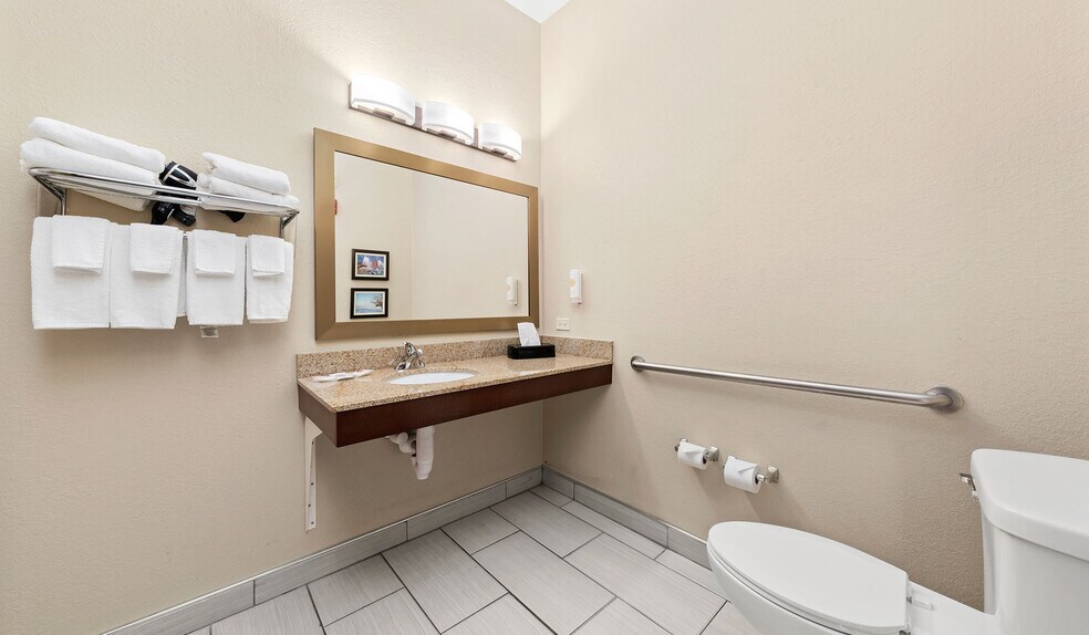 More Photos Of 1775 E Belvidere Rd, Grayslake Hotel For Sale