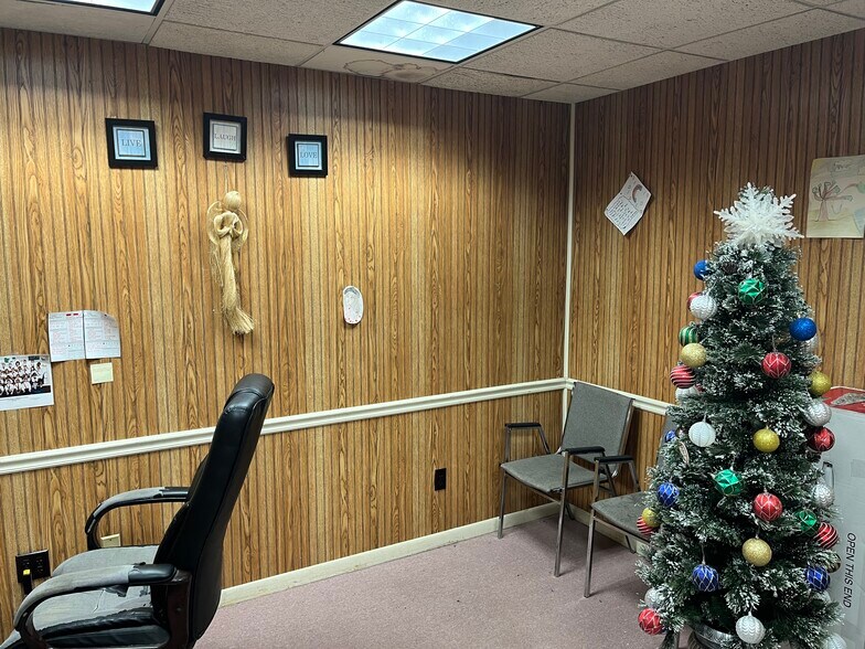 More Photos Of 5013 Park St, Jacksonville Auto Repair For Sale