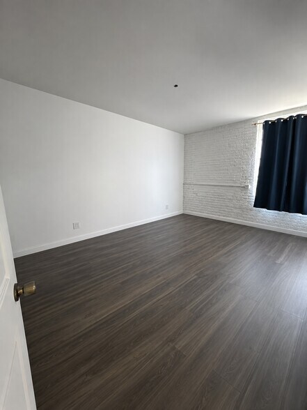 More Photos Of 6121 S Western Ave, Los Angeles Distribution For Lease