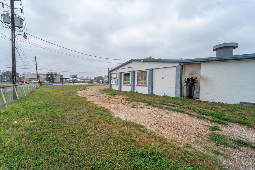 More Photos Of 3505 Houston Hwy, Victoria Warehouse For Sale