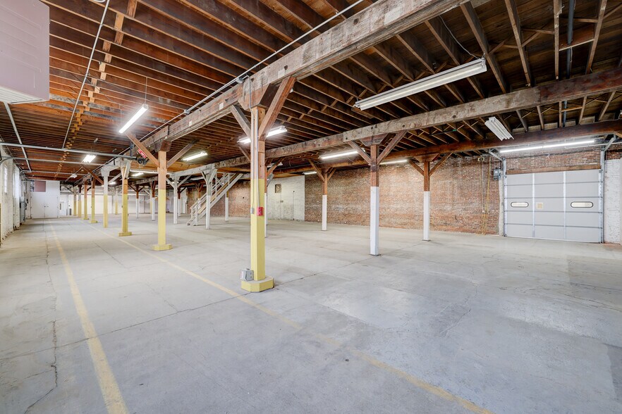 More Photos Of 309 South St, Pella Industrial For Sale