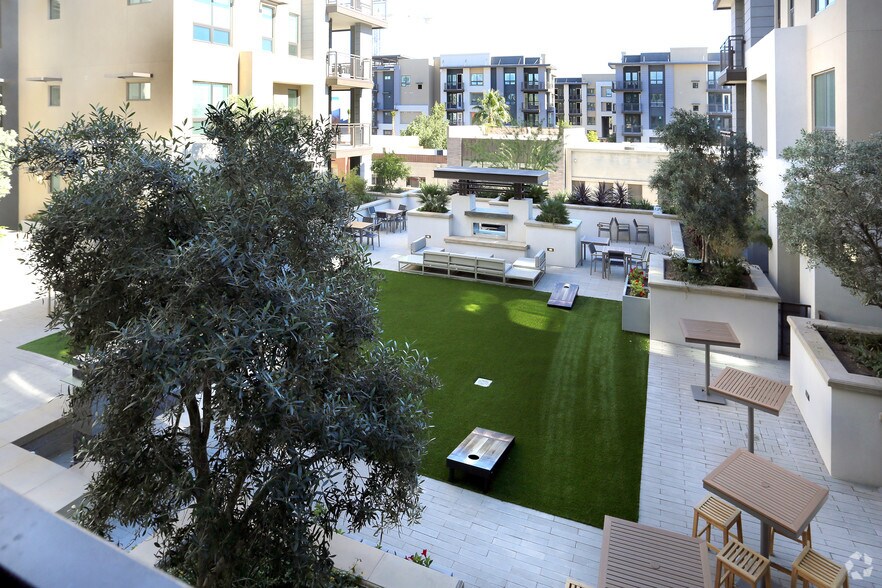 More Photos Of 7350 E Stetson Dr, Scottsdale Apartments For Lease