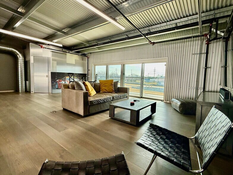 More Photos Of 161 W Speed Way, Pontiac Parking Garage For Sale