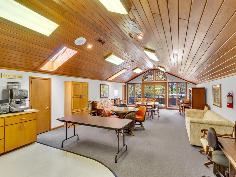 More Photos Of 540 Hospital Dr, Clyde Healthcare For Sale