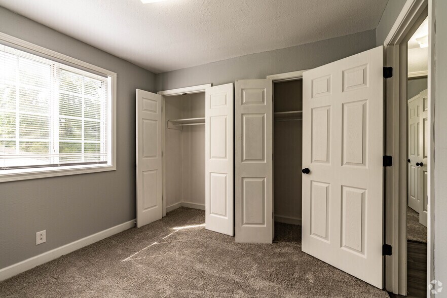 More Photos Of 1351 Avondale Dr, Clarksville Apartments For Sale