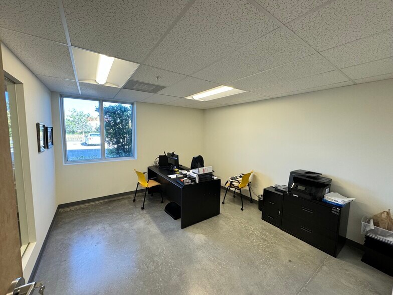 More Photos Of 8565 W 44th Ave, Hialeah Warehouse For Lease