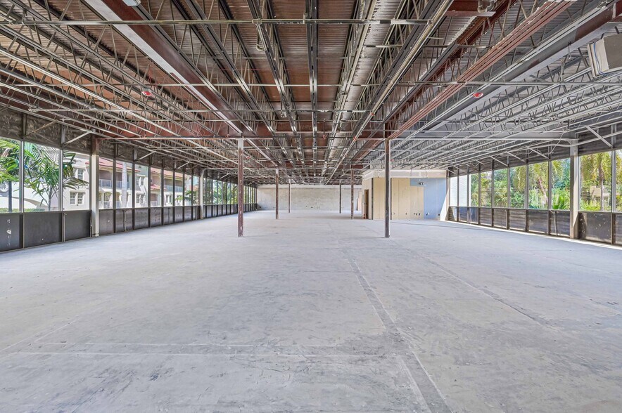 More Photos Of 2075 W 1st St, Fort Myers Office For Lease