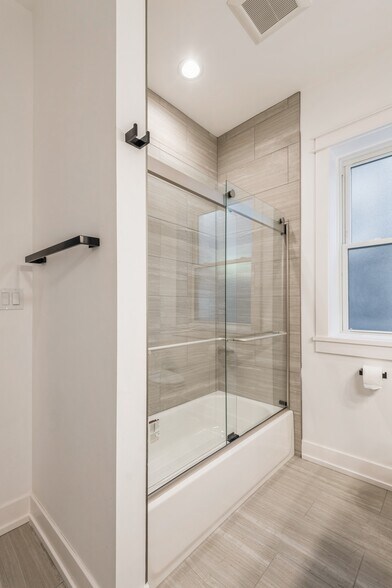 More Photos Of 1535 W Estes Ave, Chicago Multifamily For Sale