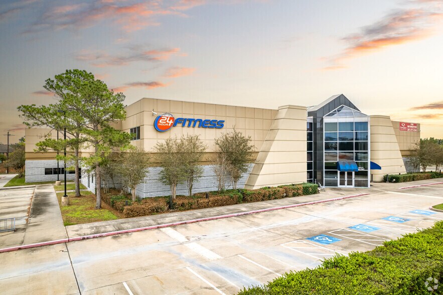 Primary Photo Of 14111 Southwest Fwy, Sugar Land Health Club For Lease