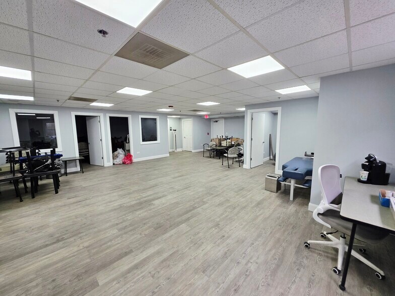 More Photos Of 200 N Gary Ave, Carol Stream Medical For Sale