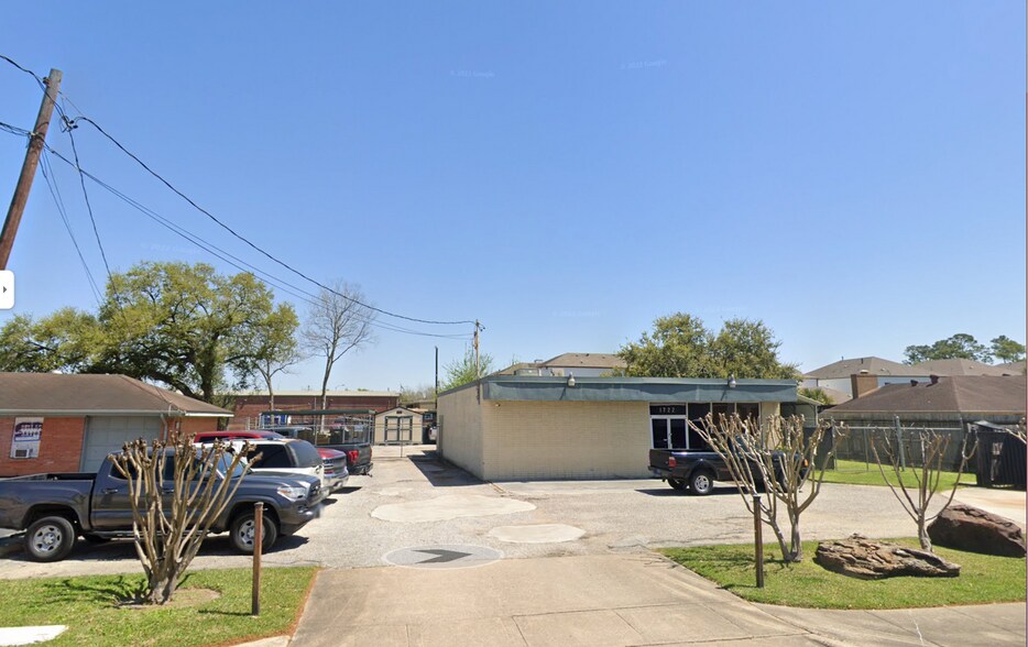 Primary Photo Of 1722 Monarch Oaks St, Houston Office For Lease