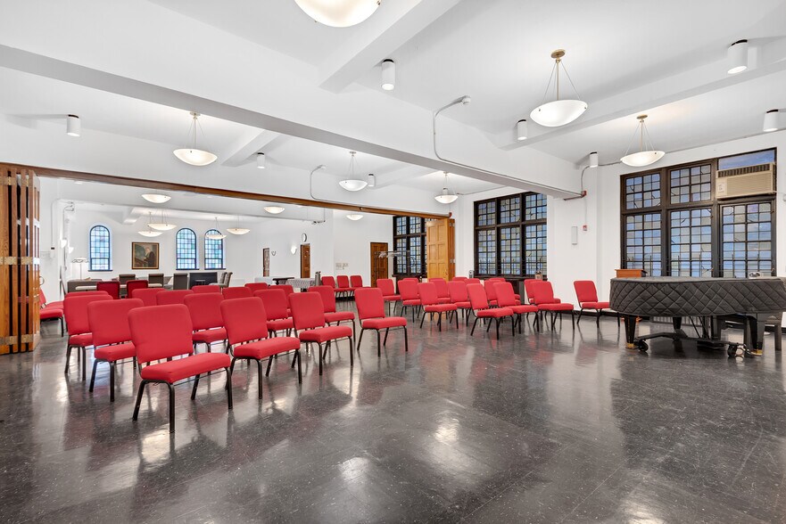 More Photos Of 106 E 86th St, New York Schools For Lease