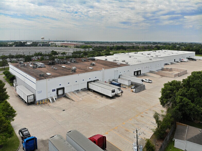 More Photos Of 9330 W Airport Blvd, Houston Warehouse For Lease