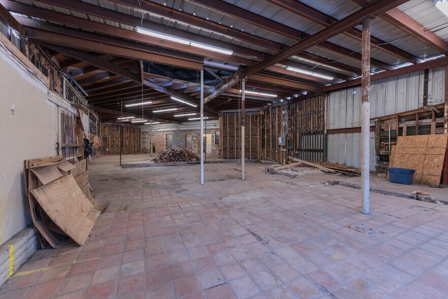 More Photos Of 800 Cincinnati Ave, San Antonio Freestanding For Sale