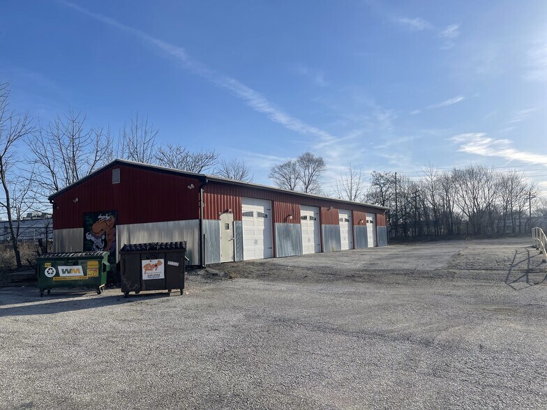 More Photos Of 1604 Deloss St, Indianapolis Flex For Lease