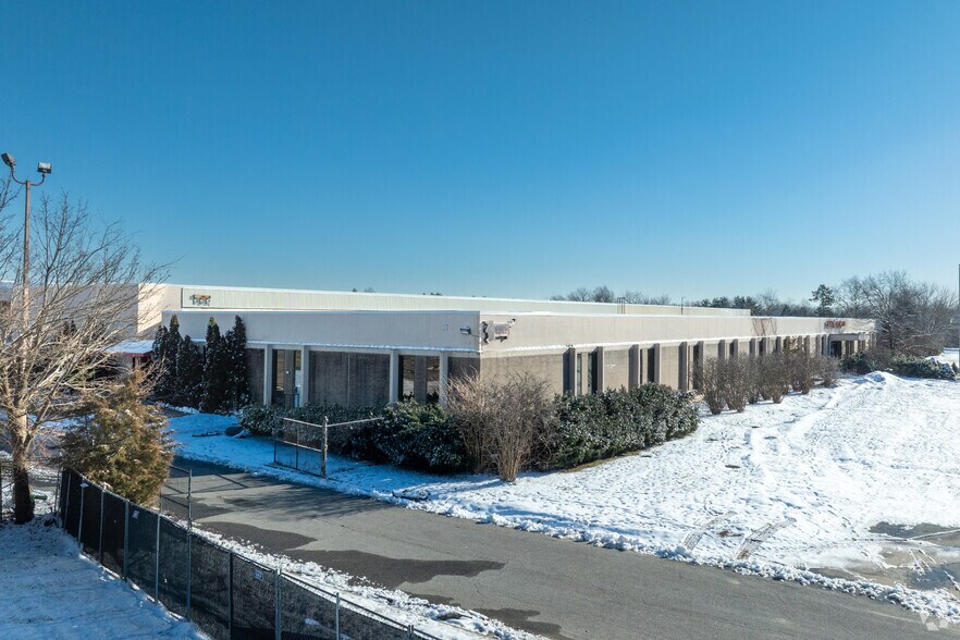 Primary Photo Of 1770 Walt Whitman Rd, Melville Distribution For Lease