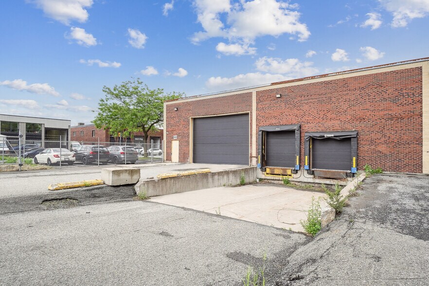 More Photos Of 6950 Boul Couture, Montréal Warehouse For Lease