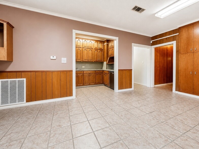 More Photos Of 321 S Main St, Marksville Office For Sale