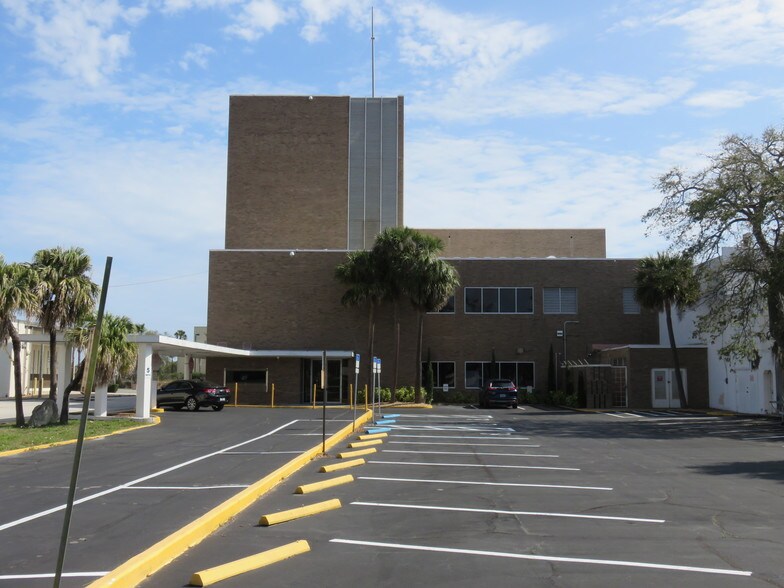 More Photos Of 226-230 N Beach St, Daytona Beach Office For Sale
