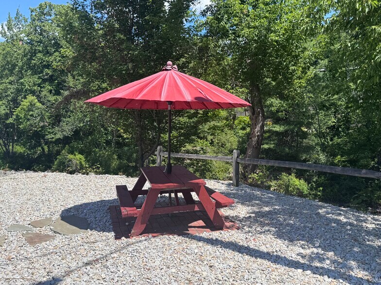 More Photos Of 16 Concord Hill Rd, Pittsfield Office For Sale