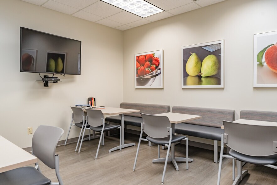 More Photos Of 2301 River Rd, Louisville Office For Lease