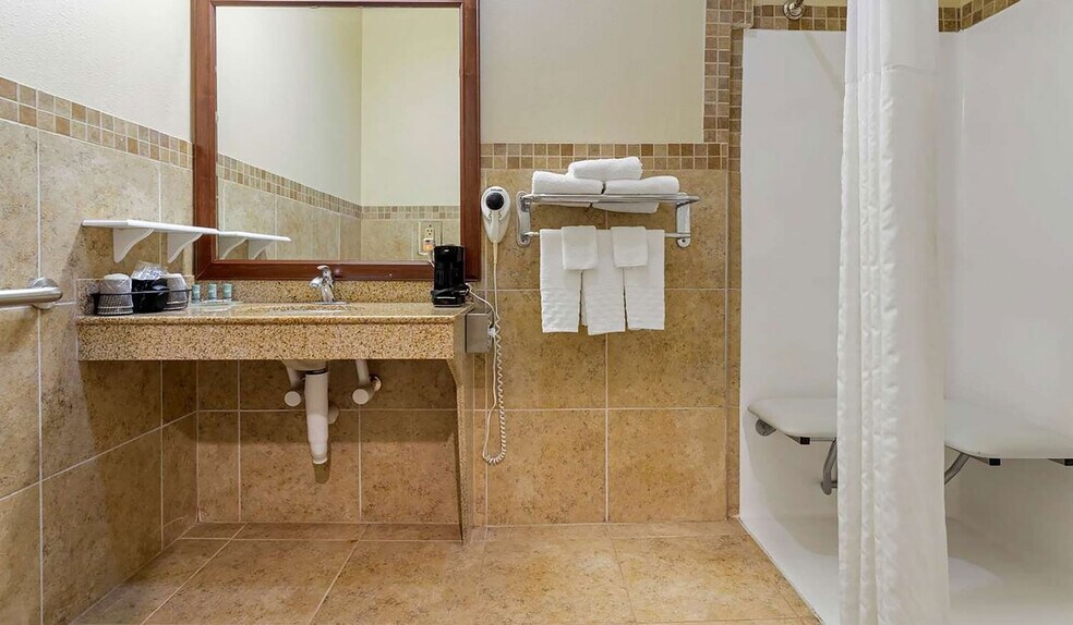 More Photos Of 320 Highway 146 N, Texas City Hotel For Sale