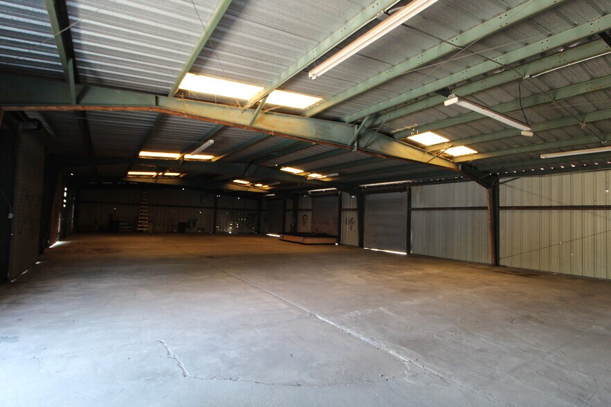 More Photos Of 850 2nd St, Winter Haven Warehouse For Lease