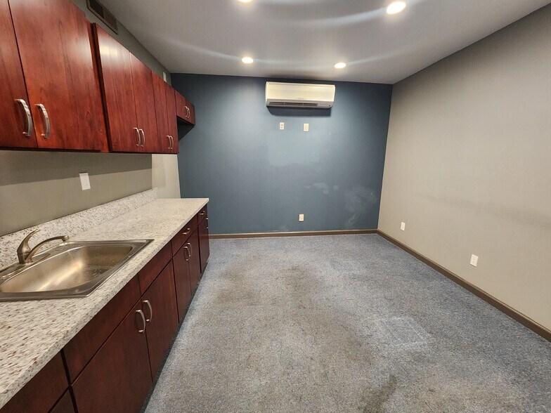 More Photos Of 909 Kapahulu Ave, Honolulu Freestanding For Lease