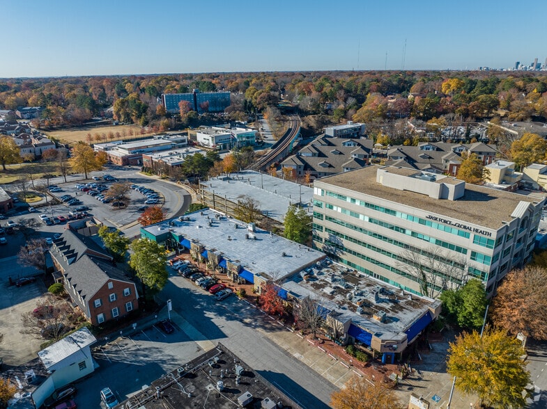 More Photos Of 308 W Ponce de Leon Ave, Decatur Storefront For Lease
