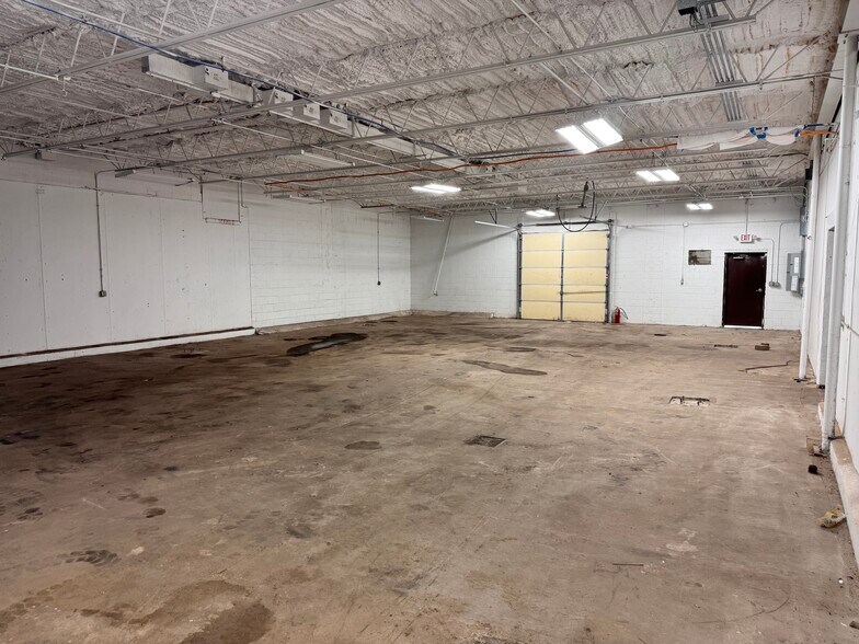 More Photos Of 201 Farabee Dr S, Lafayette Distribution For Lease