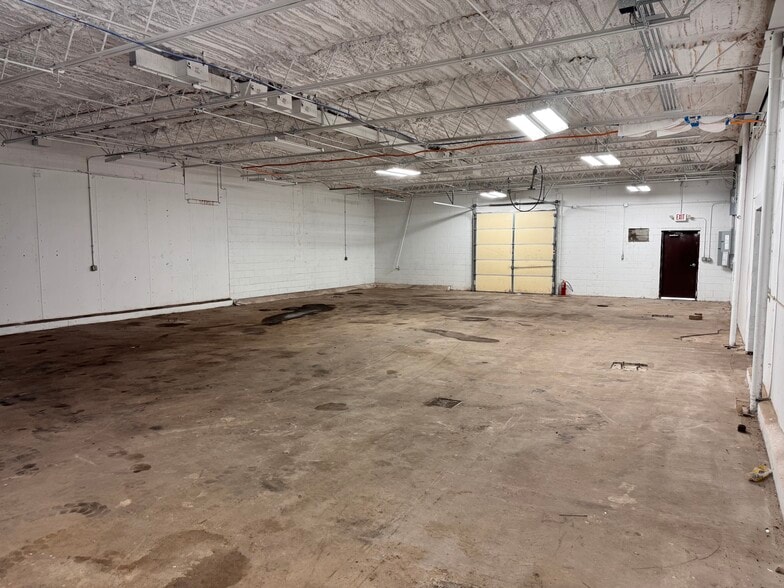 More Photos Of 201 Farabee Dr S, Lafayette Warehouse For Lease