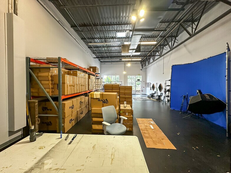 More Photos Of 2500 Drane Field Rd, Lakeland Warehouse For Lease
